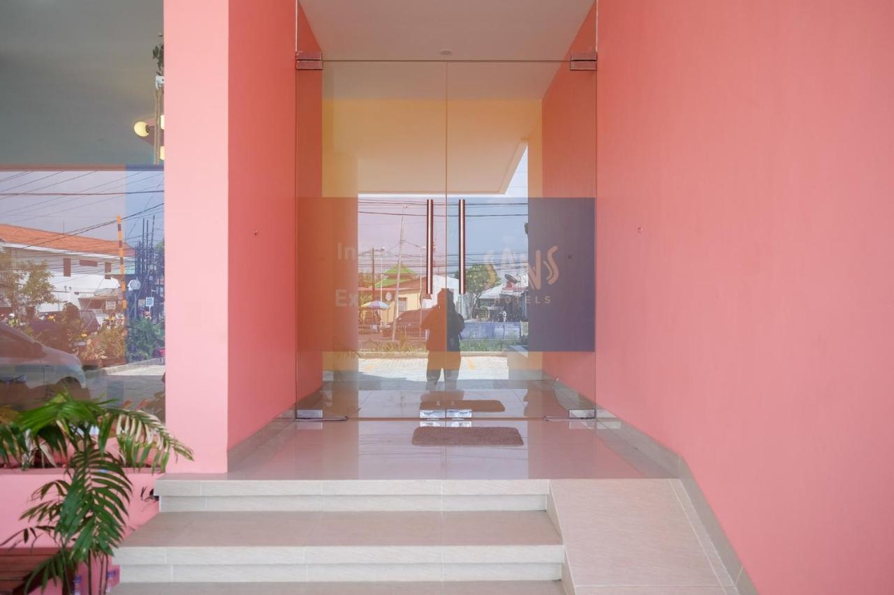 Sans Hotel Aurum Majapahit Semarang Exteriör bild